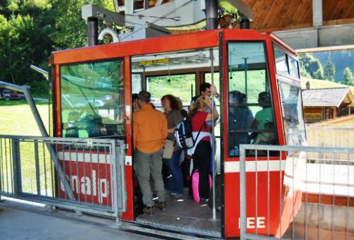 mit der Gondelbahn von Elsigbach auf die Metschalp