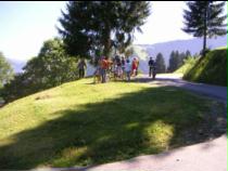 Verschnaufpause bei der 11km langen Abfahrt nach Jenaz Verschnaufpause bei der 11km langen Abfahrt nach Jenaz