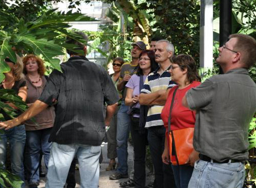 Thomas vermittelt uns viel Interessantes und Wissenswertes ber das Tropenhaus